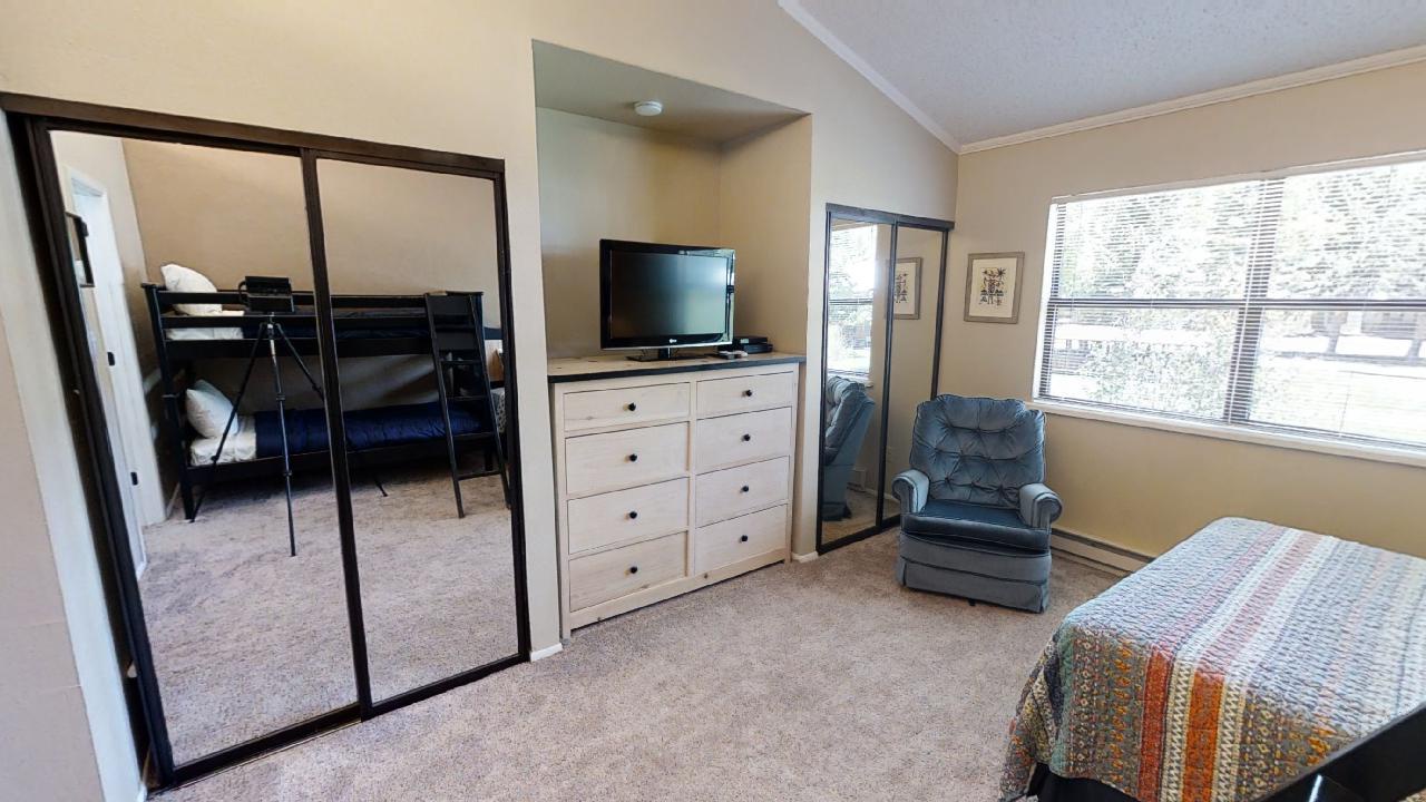 Claim-Jumper-Townhouse-5-06042022_093850