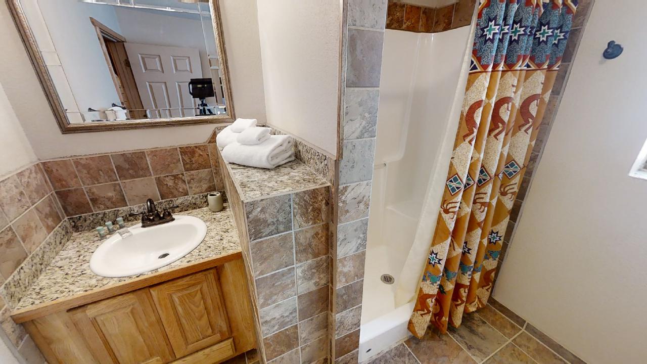 Claim-Jumper-A-Frame-7-Upstairs Bath