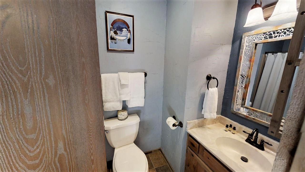 Bathroom 2 (1)
