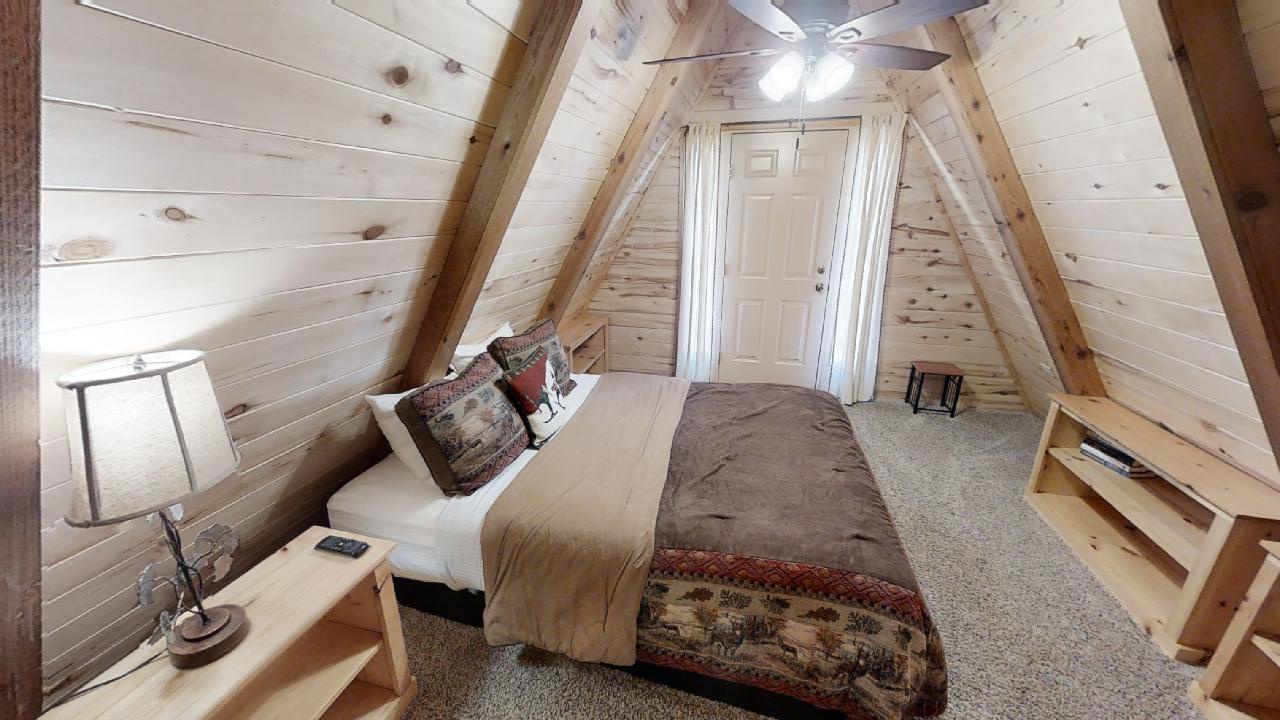 Claim-Jumper-A-Frame-7-Back Bedroom Q