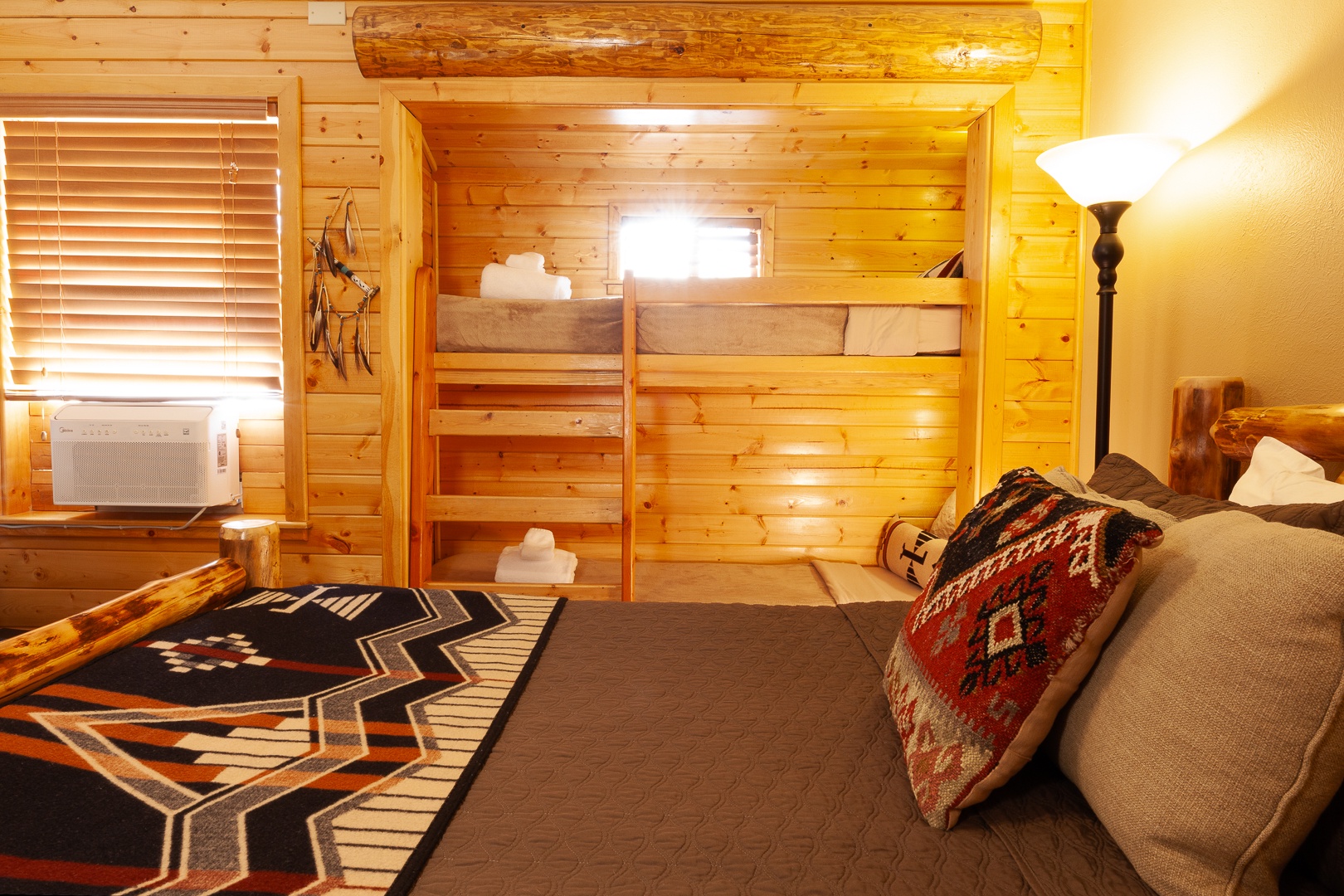 Grandview 1 Rustic Retreat