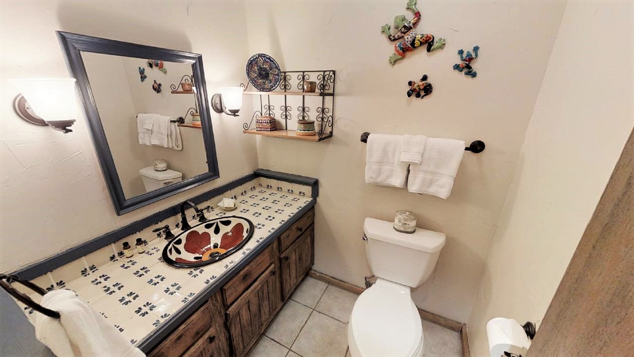 Bathroom 1 (1)