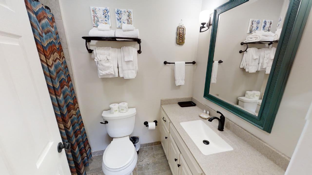 Claim-Jumper-Townhouse-5-Second bath