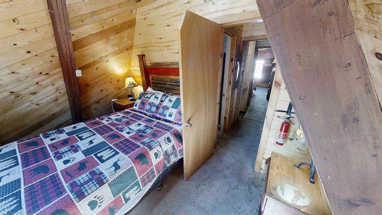Claim-Jumper-A-Frame-5-Master room