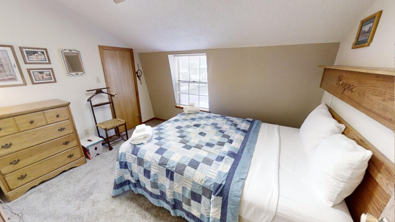 Roberts-Trappers-Lodge-copy-Second Bedroom