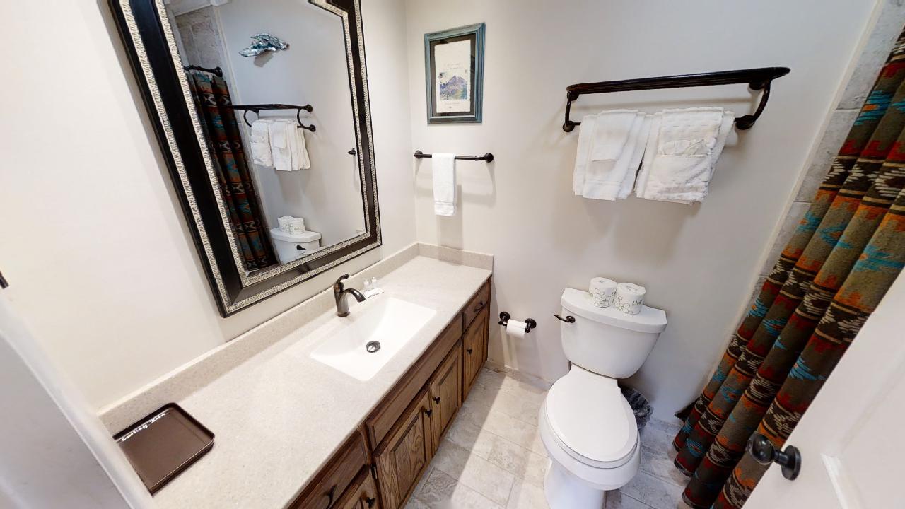 Claim-Jumper-Townhouse-5-Master bath