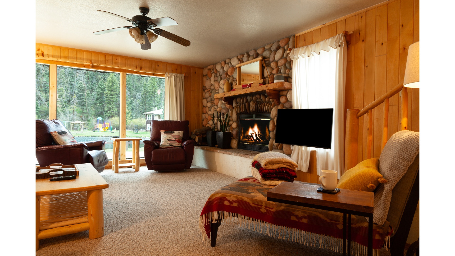The Knotty Pine