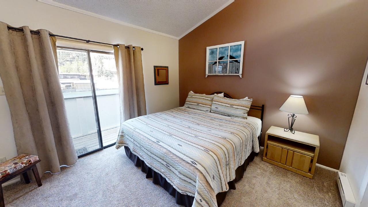 Claim-Jumper-Townhouse-5-06042022_093526