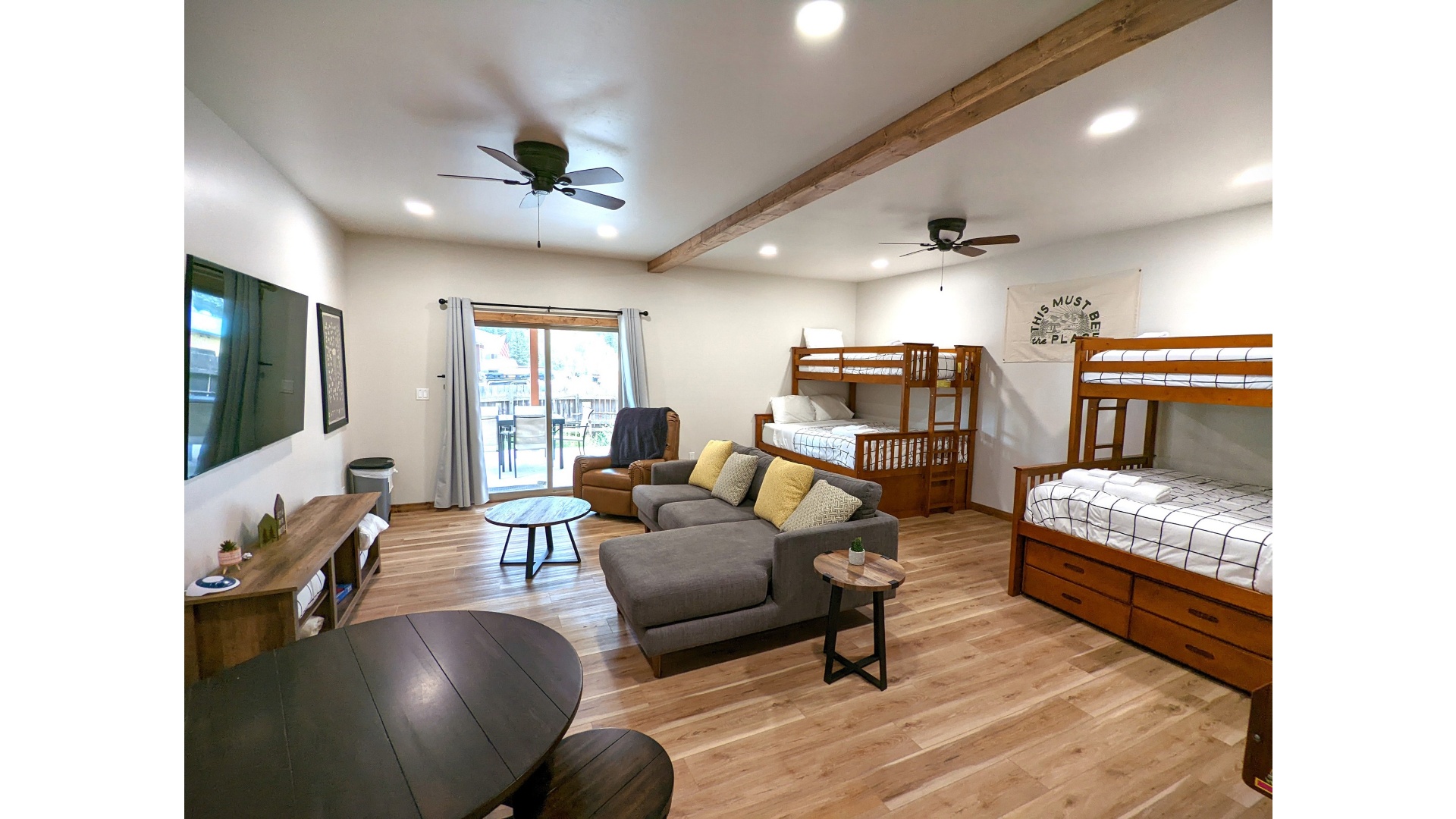 Bunkroom (2)