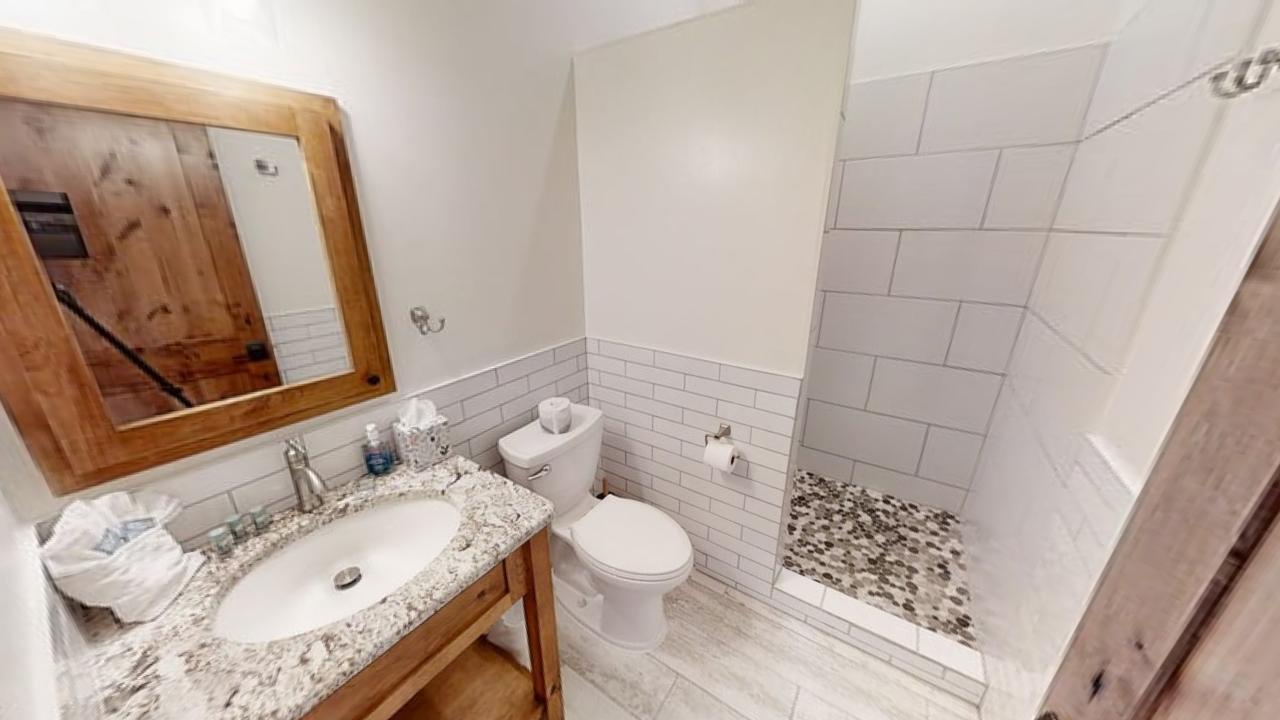 Blue-Heaven-Hall Full Bath