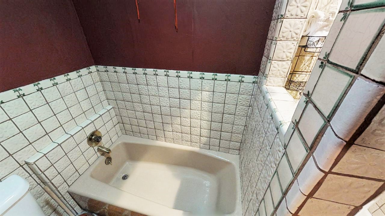 Bathroom 3 (4)