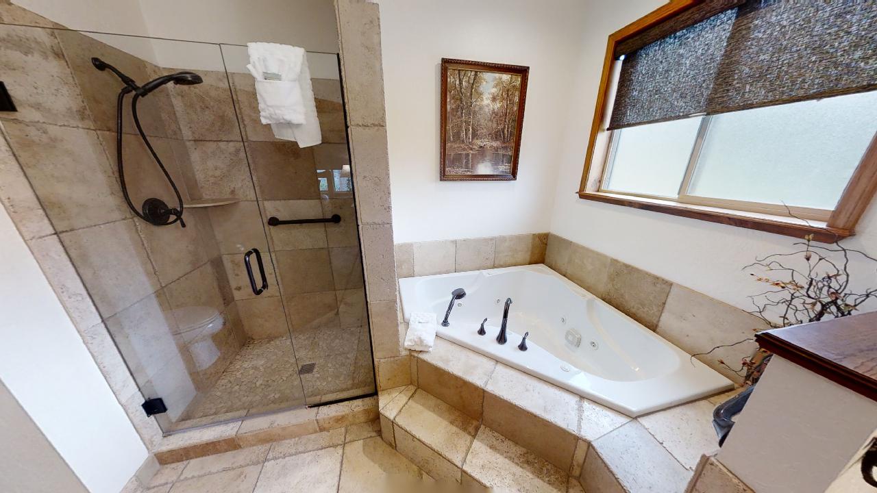 Big-Elk-Horn-Master bath