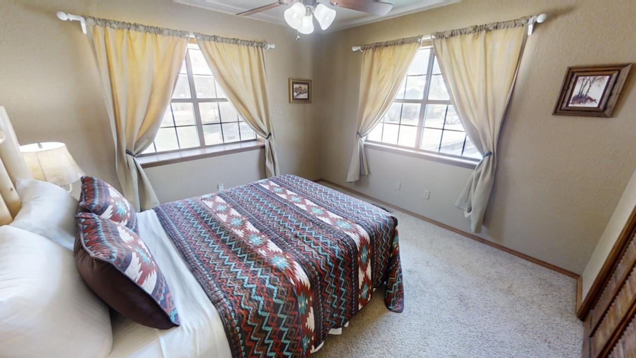 Wildwood-Upstairs 3rd Queen
