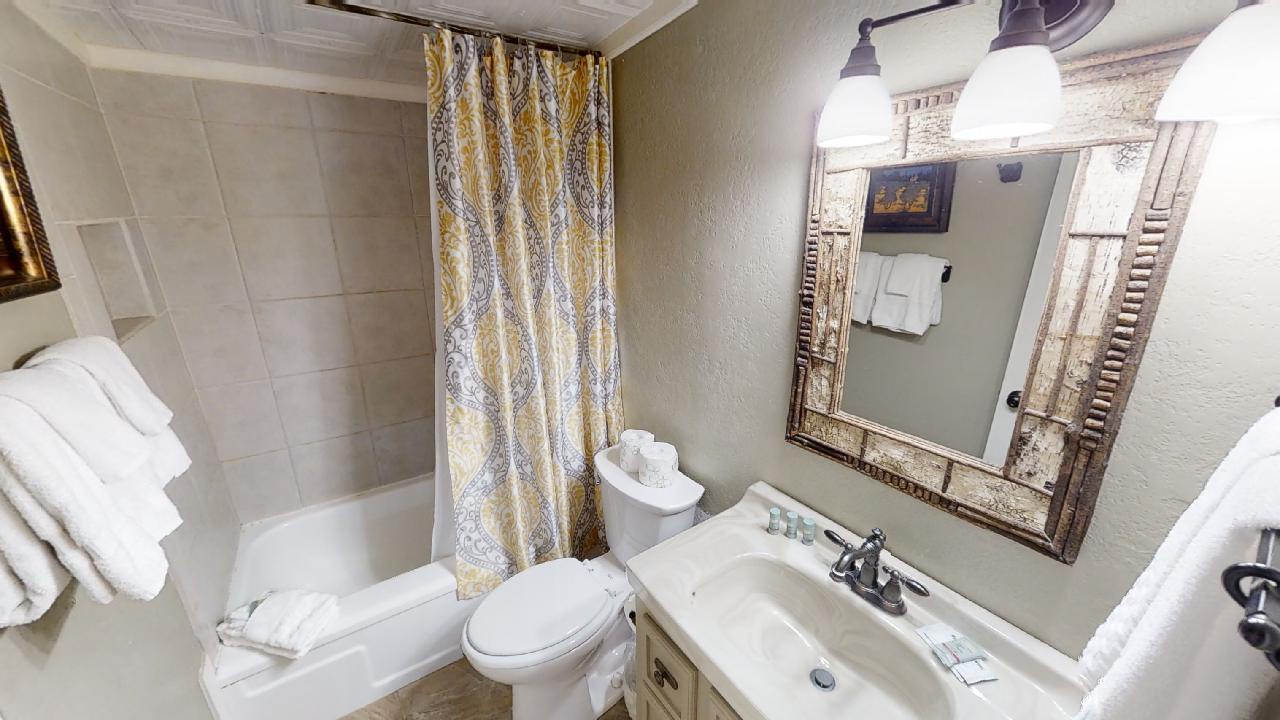 Thrones-Downtown-Delight-11022022_101526