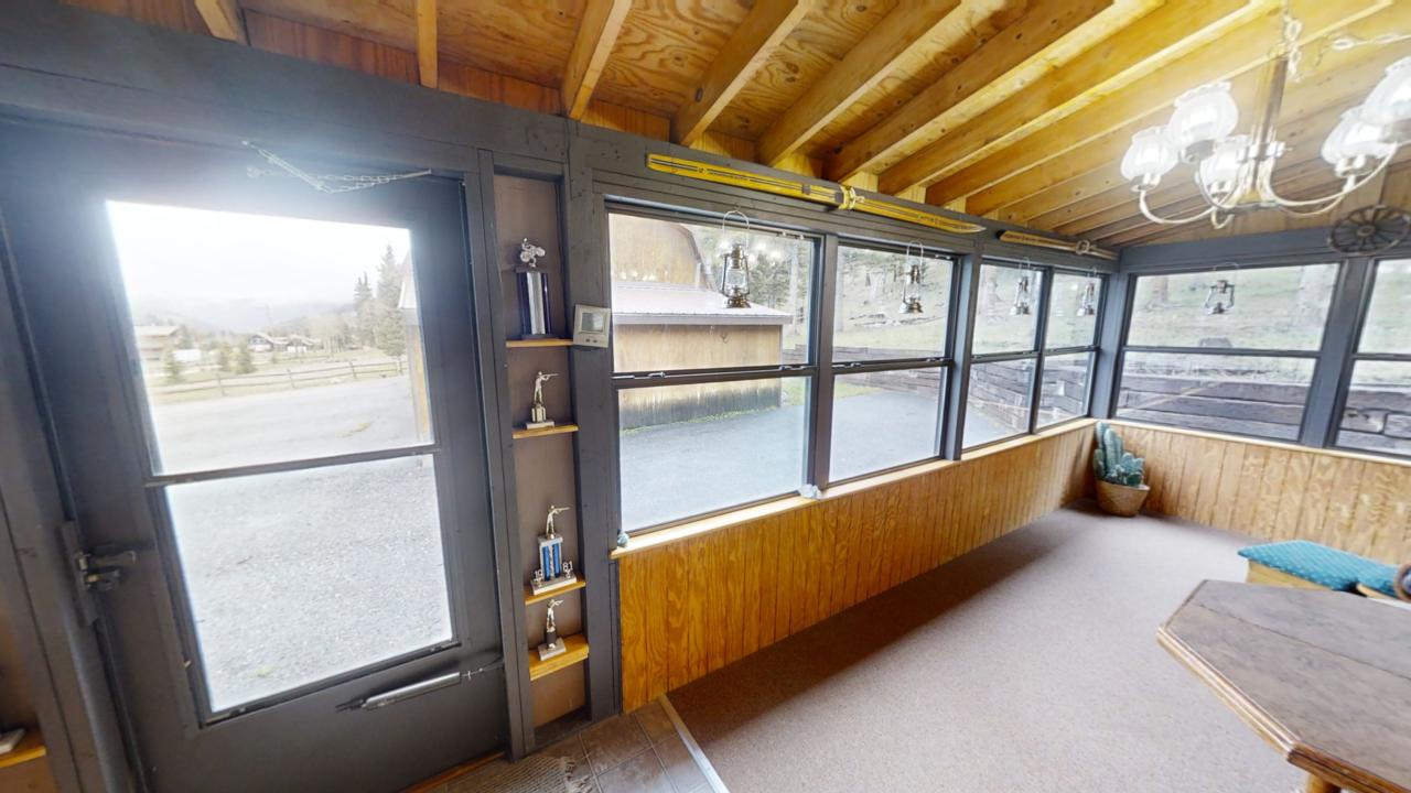 Roberts-Trappers-Lodge-copy-Sun Room