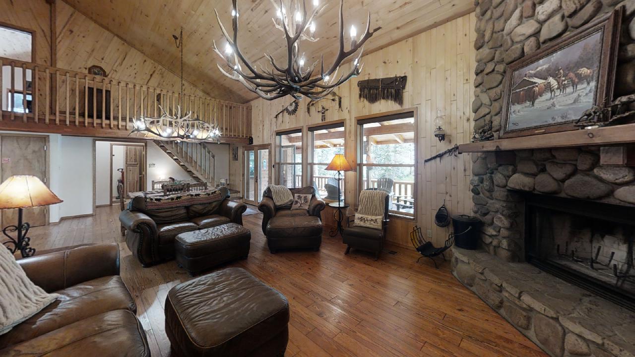 Big-Elk-Horn-Living-Room