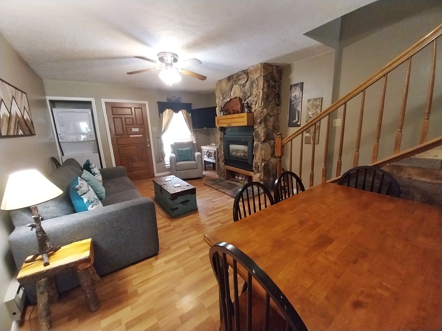 Living room/Dining area