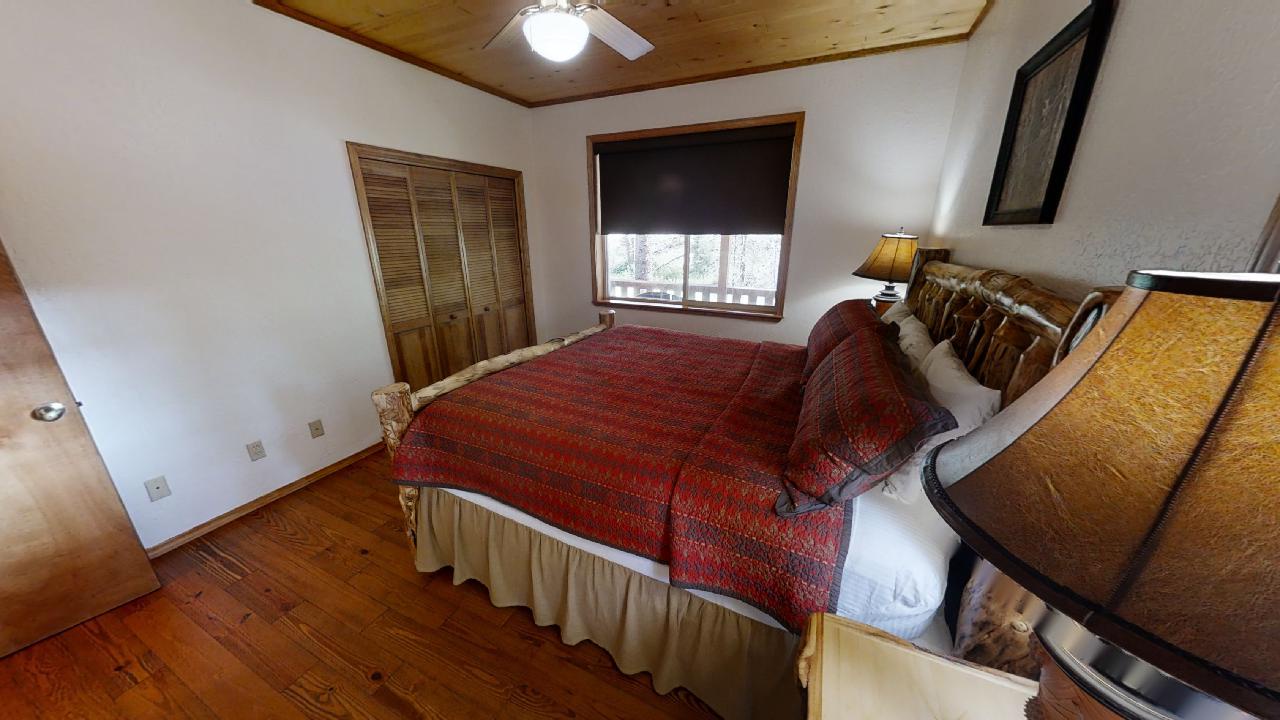 Big-Elk-Horn-Downstairs bedroom 2