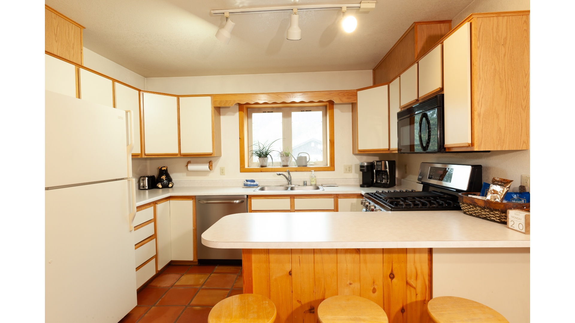 The Knotty Pine