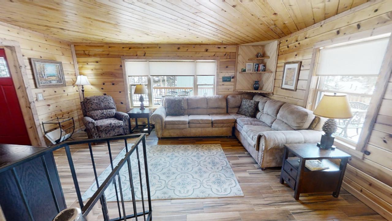 Hillside-Haven-Upstairs Living area