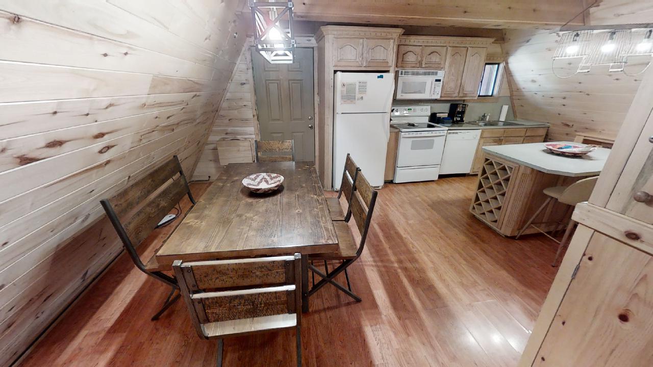 Claim-Jumper-A-Frame-7-Dinner table
