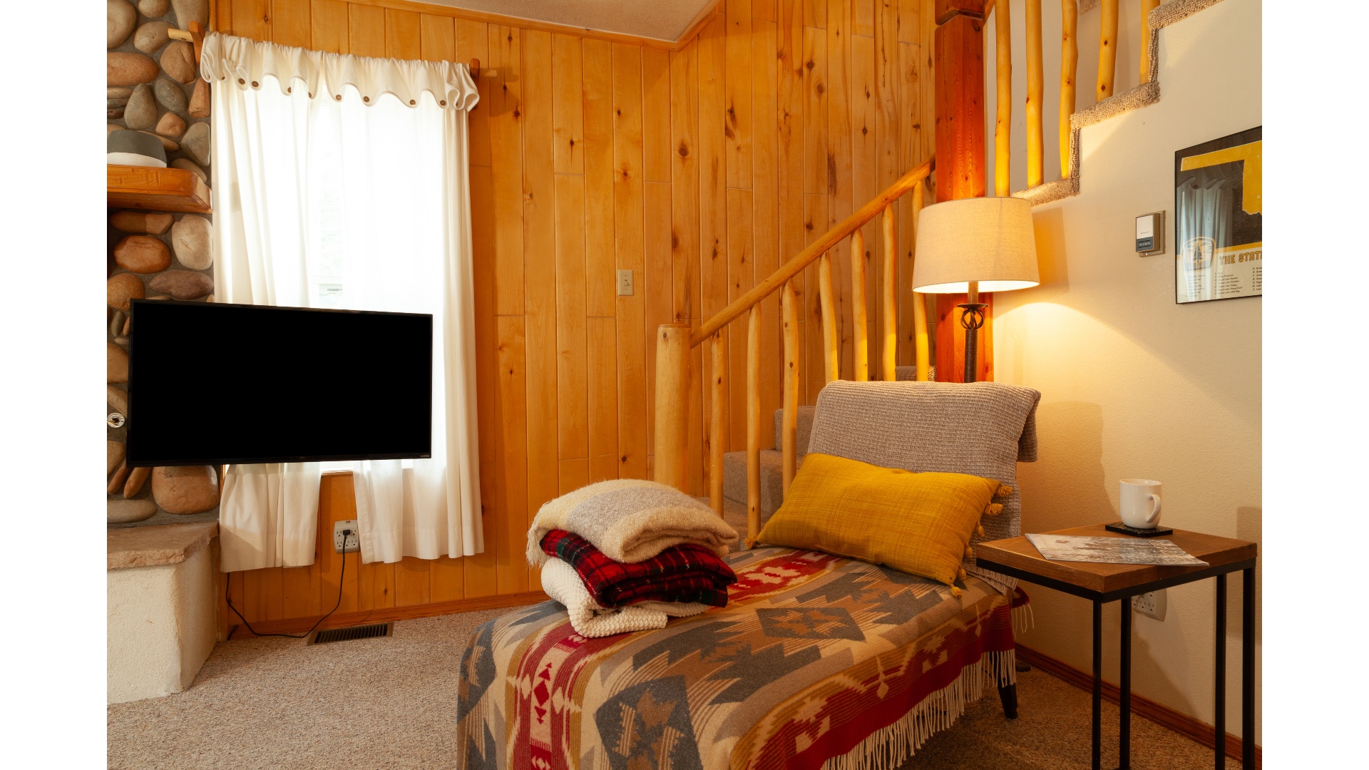 The Knotty Pine