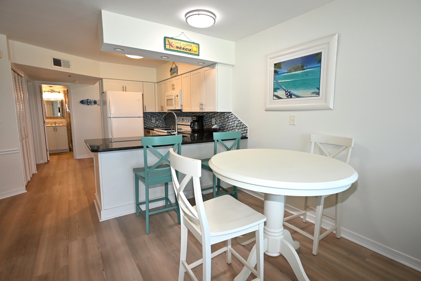 zDining Kitchen 3