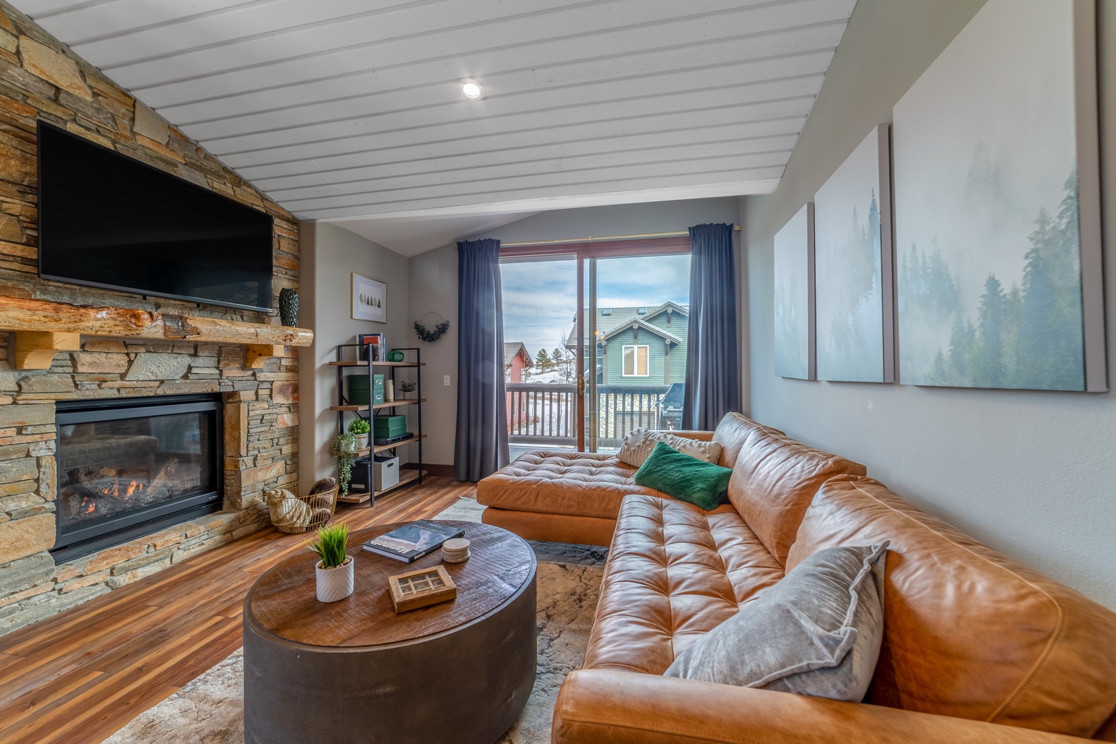 558 Rustic Luxe Renovated 3/3