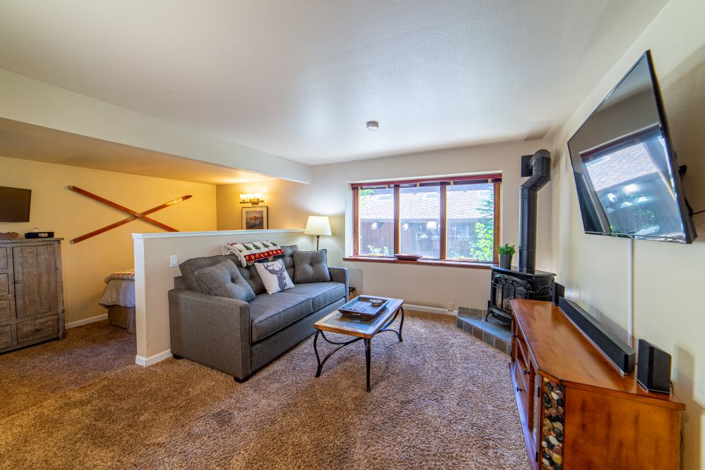 421 Pet-Friendly Condo Steps From Gondola & Village Shops