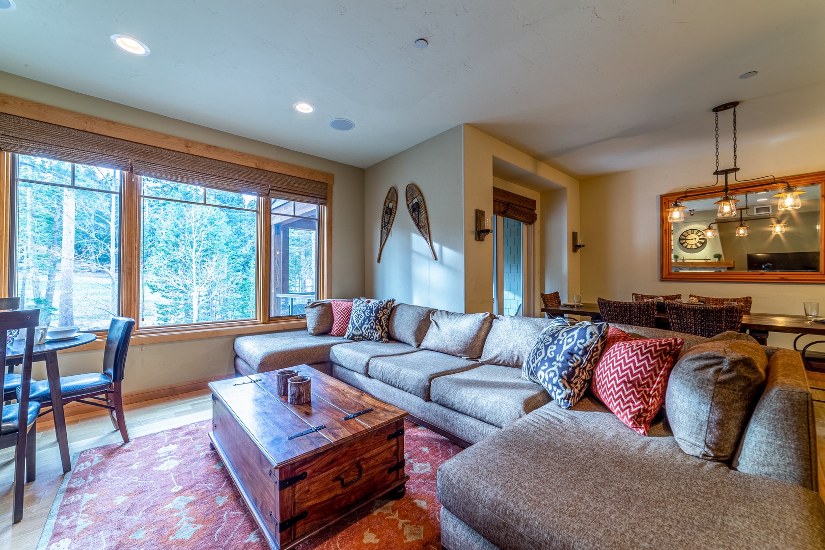 413 Luxurious Townhome - Private Jacuzzi & Patio