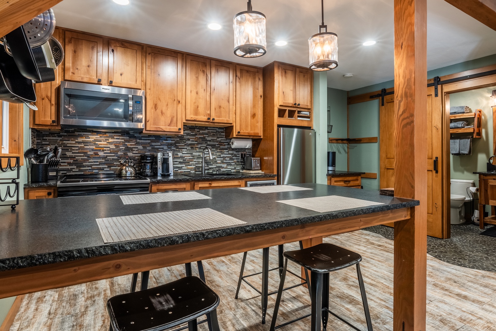 632 Luxury Studio Cabin, Walk to Village & Gondola