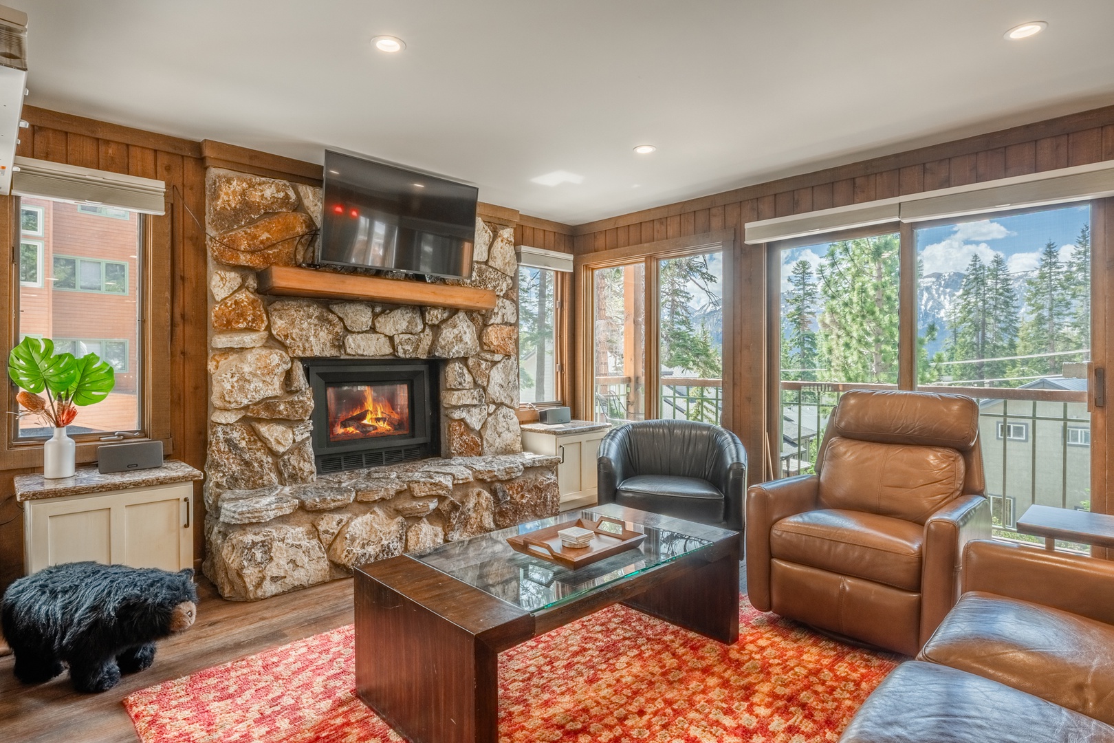 630 Walk to Ski, Mountainback Retreat W/ Pool & Spa