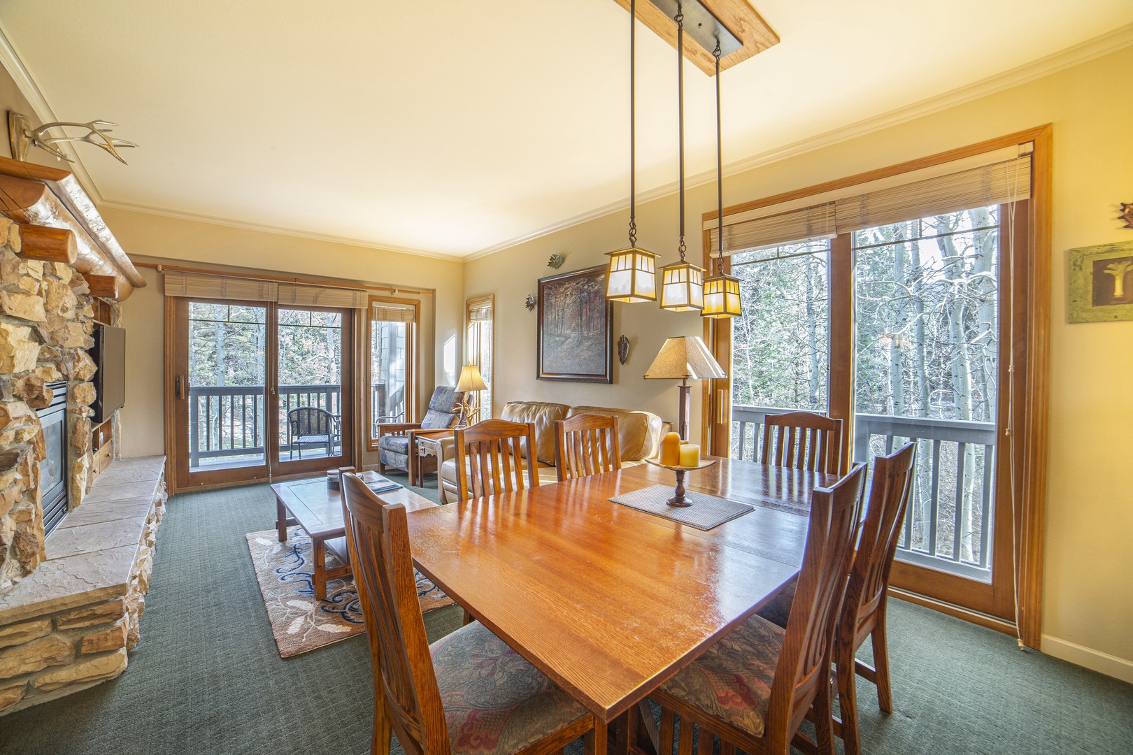 459 Walk to Ski, Large 2 Bed, 2 Bath Walking Distance to Lifts