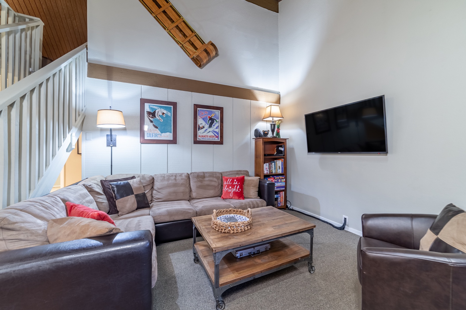 508 Spacious Mid-Town Condo Close to Restaurants, Pool & Spa