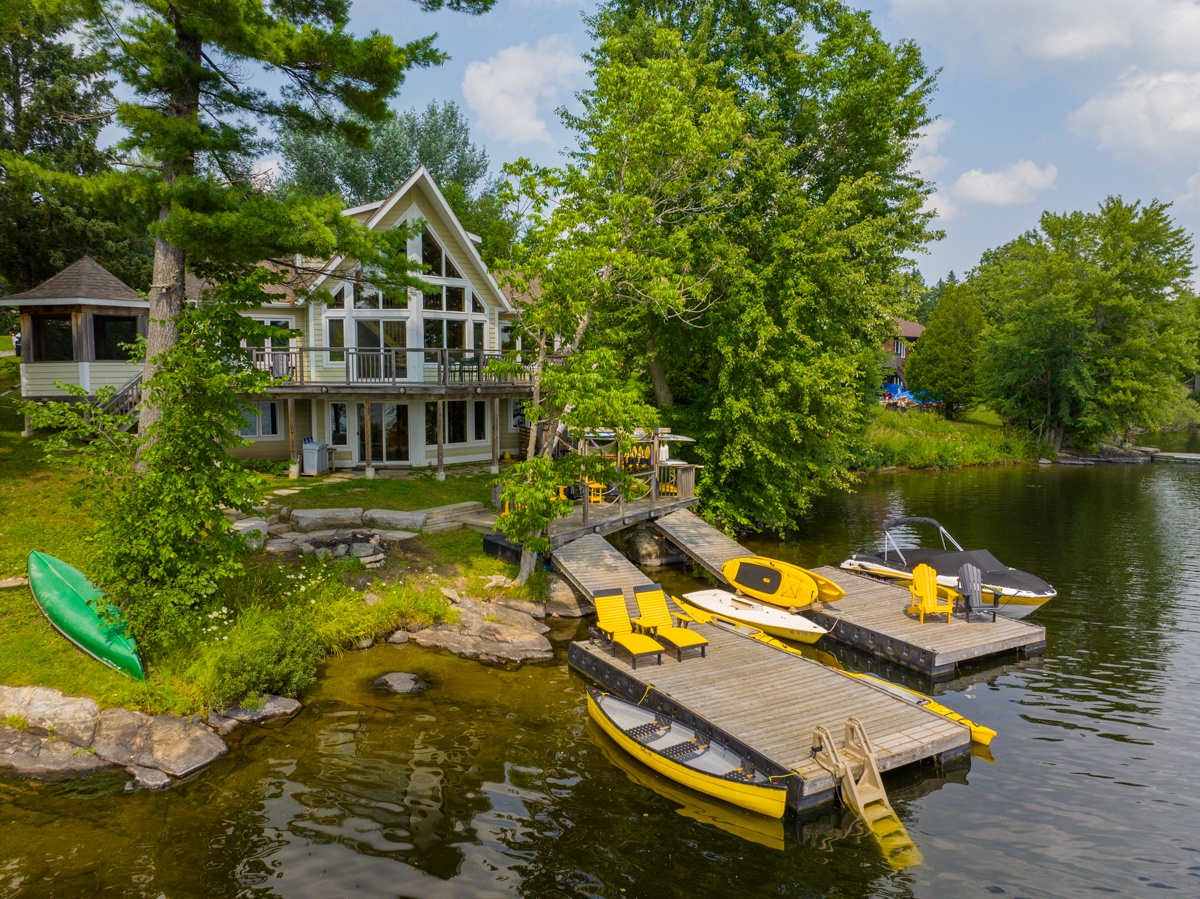 Lakeside Dream Cottage