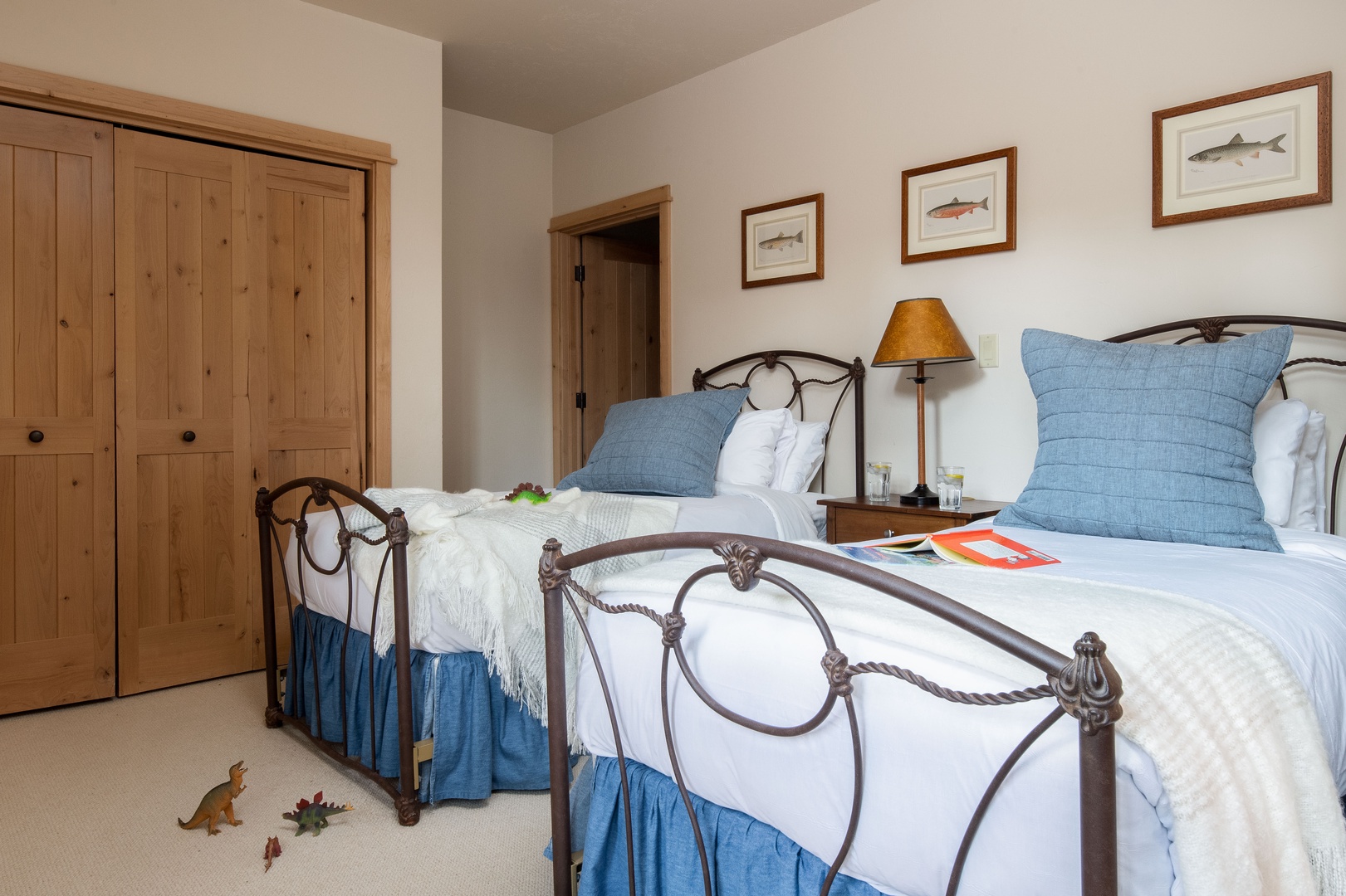 Twin bedroom