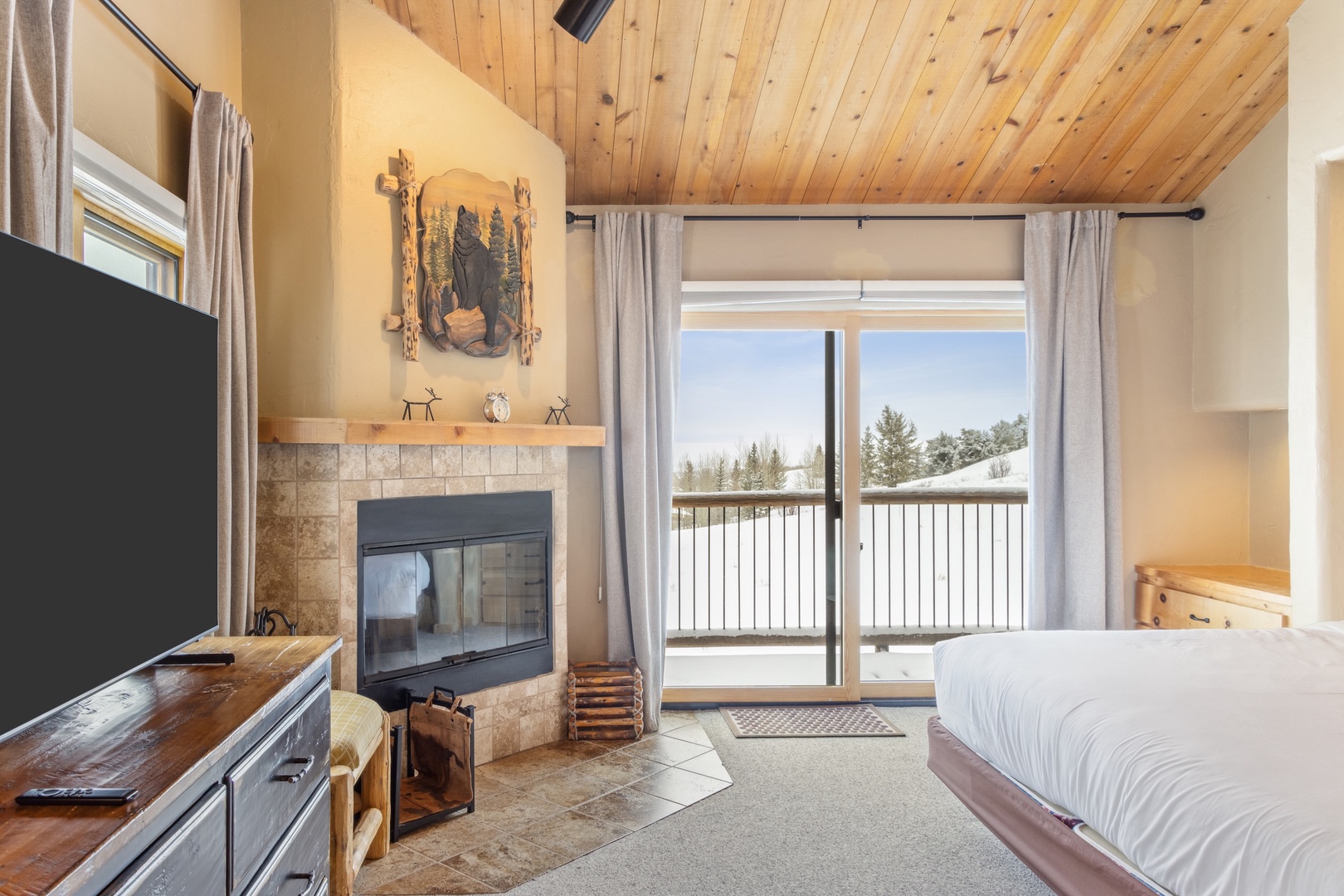 Guest Bedroom with a Twin bed and a Twin Bunk Bed