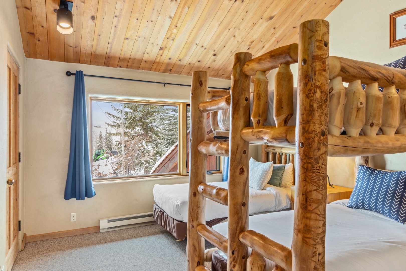 Guest Bedroom with a Twin bed and a Twin Bunk Bed