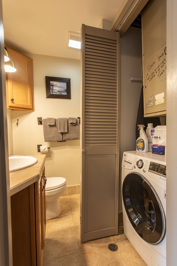 Primary bathroom, with laundry facilities