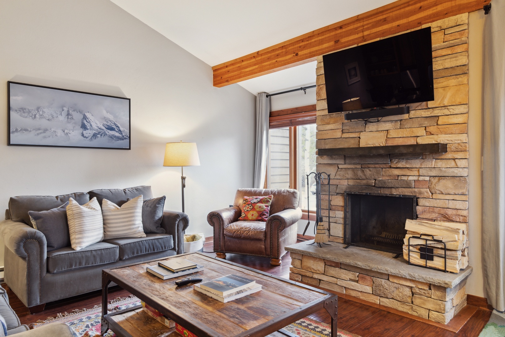 Living room with Fireplace