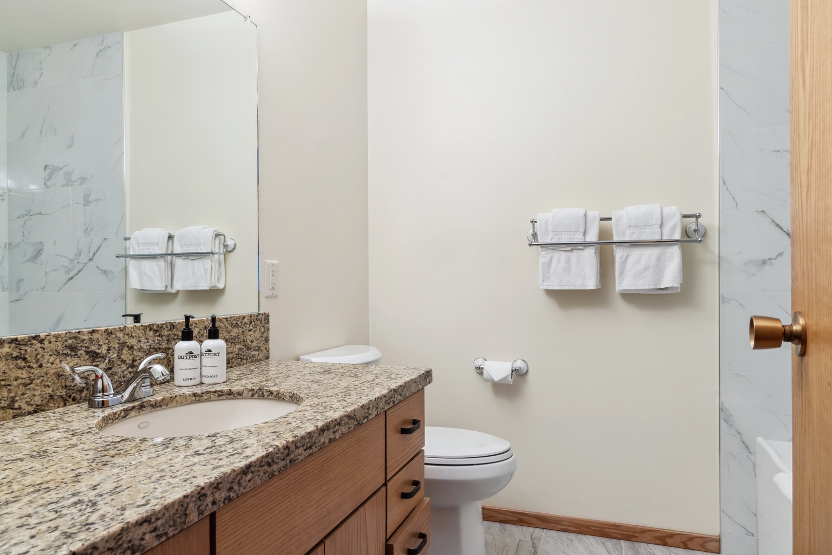 7Y5A3917Downstairs Guest Bathroom 2
