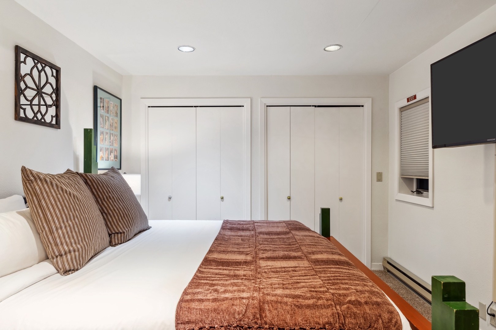Guest bedroom
