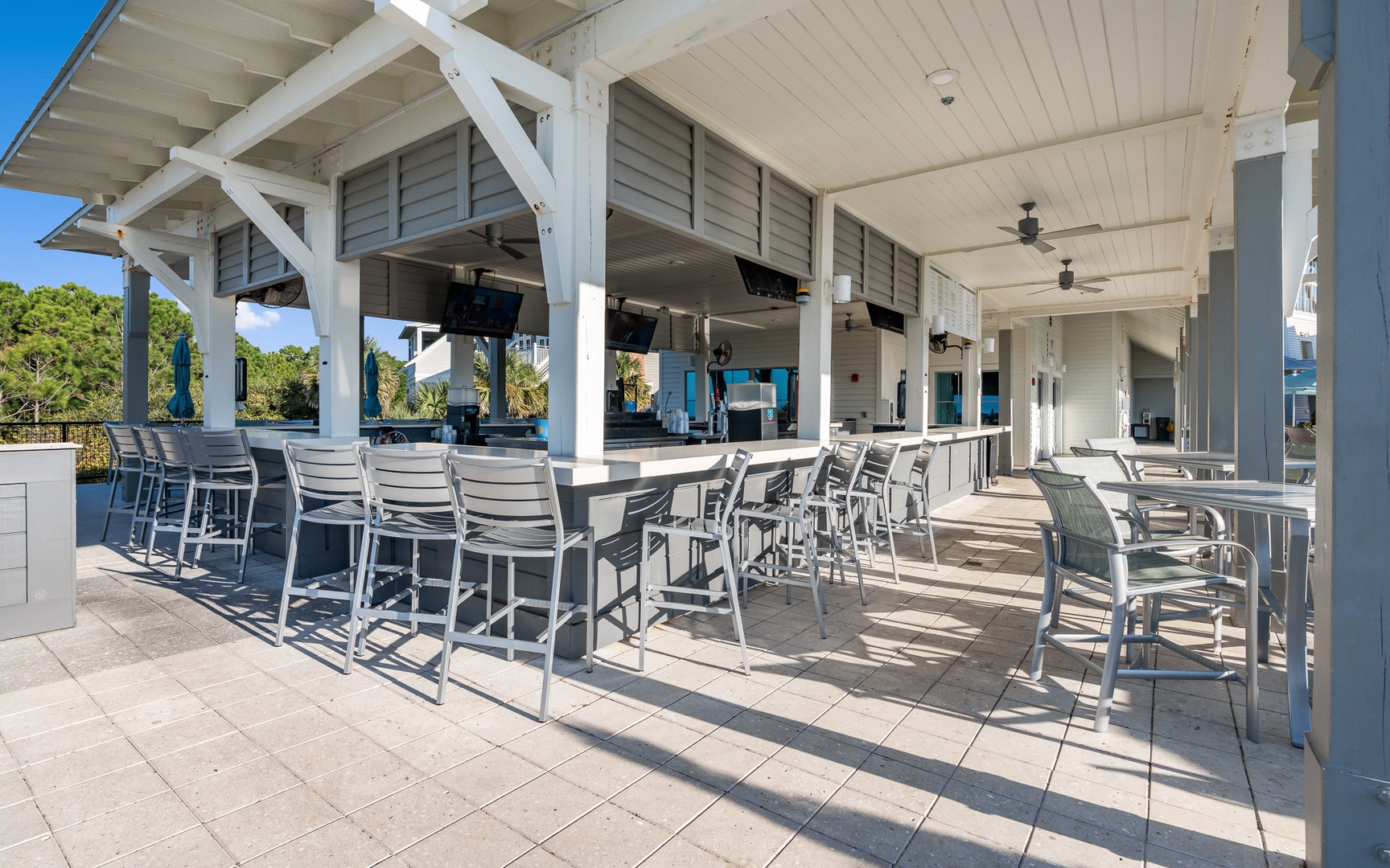 You'll love gathering at this stunning poolside bar with sleek seating and tropical views, perfect for afternoon cocktails.