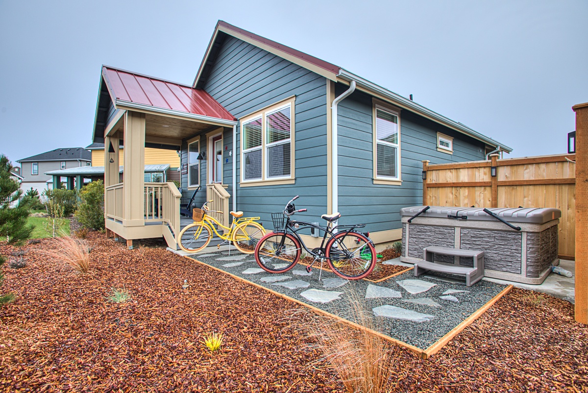 041 Sea Stars & Stripes Beach Cottage