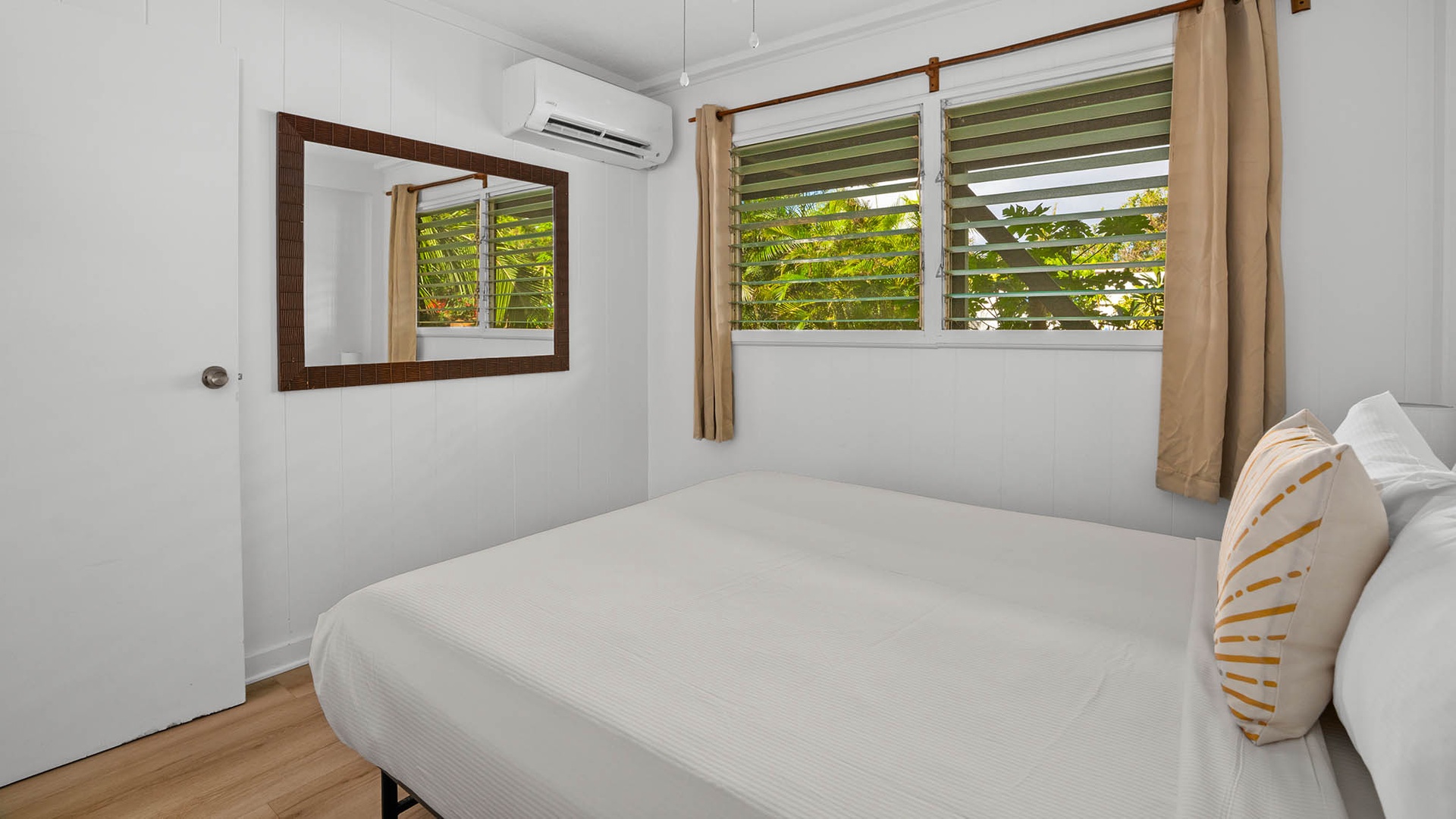 Brennecke Beach Bungalow - Second Guest Bedroom - Parrish Kauai