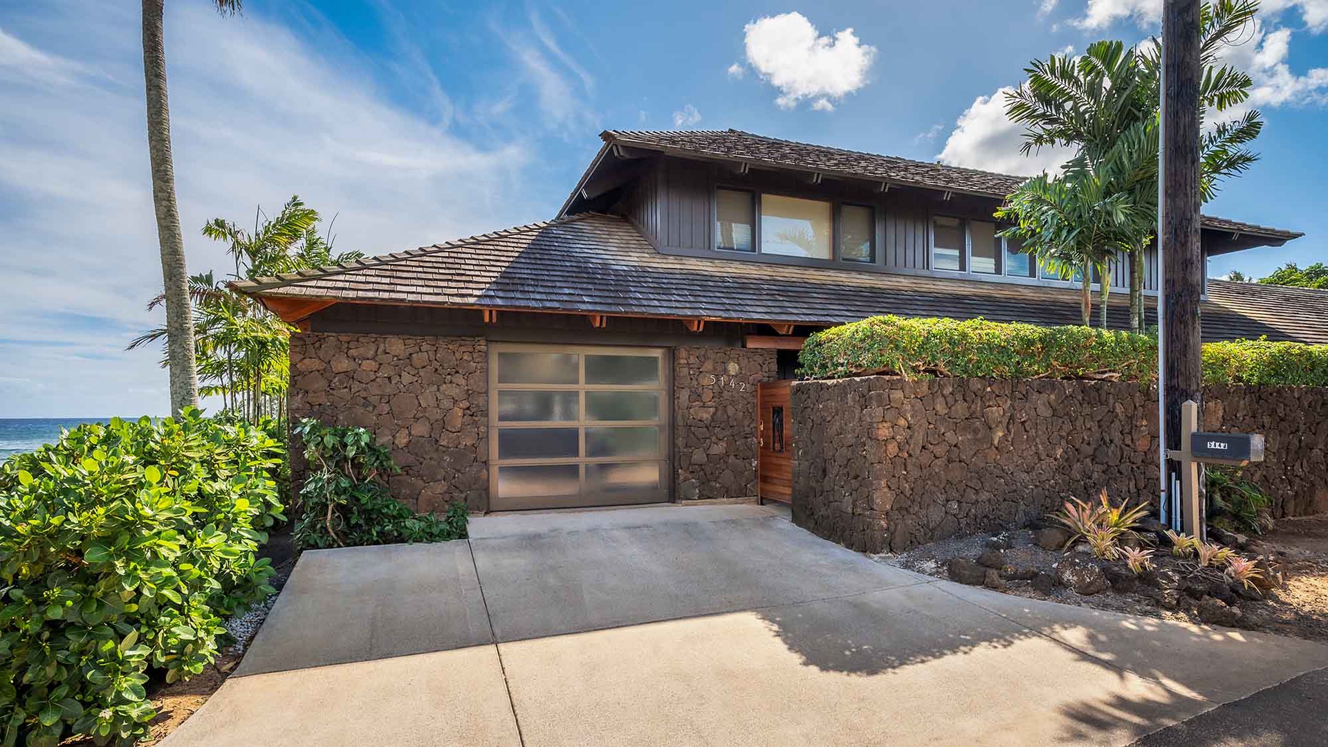 Hale Luana - Exterior Drive & Entry - Parrish Kauai