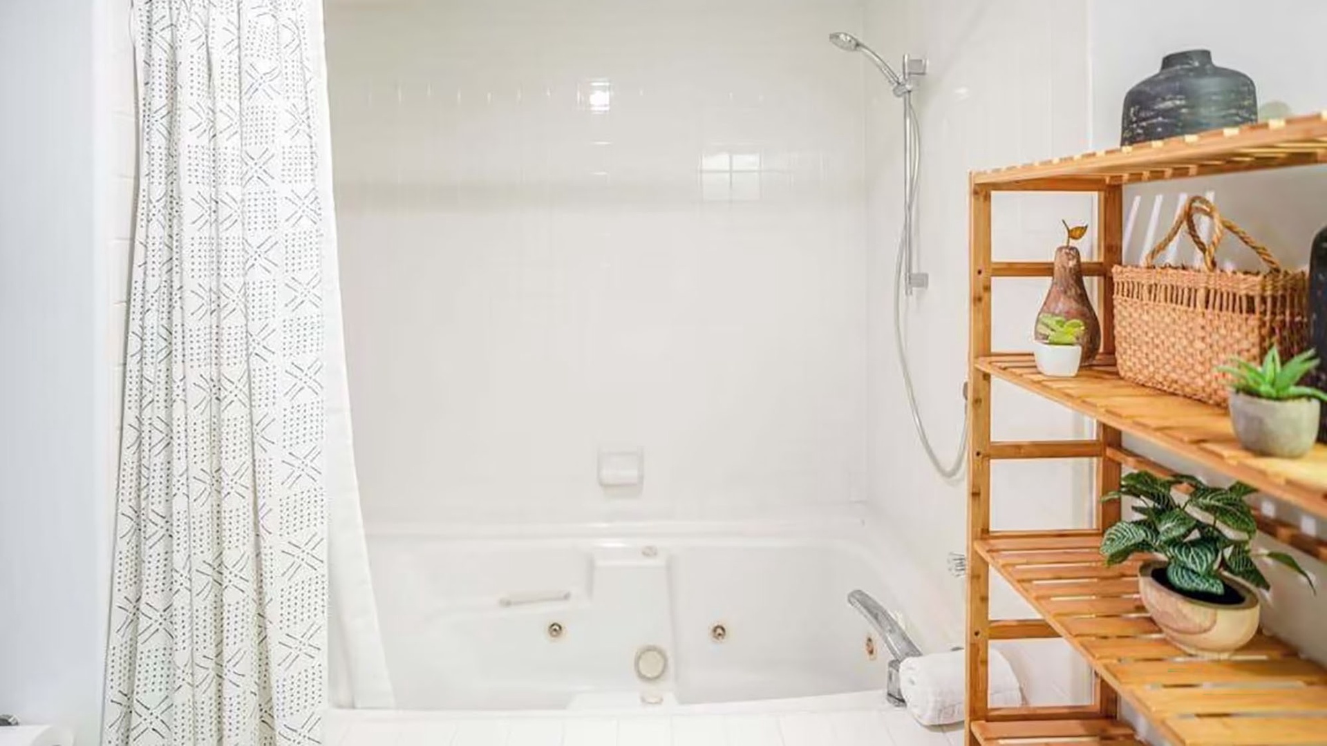 Emmalani Court at Princeville #223 - Main Guest Bath - Parrish Kauai