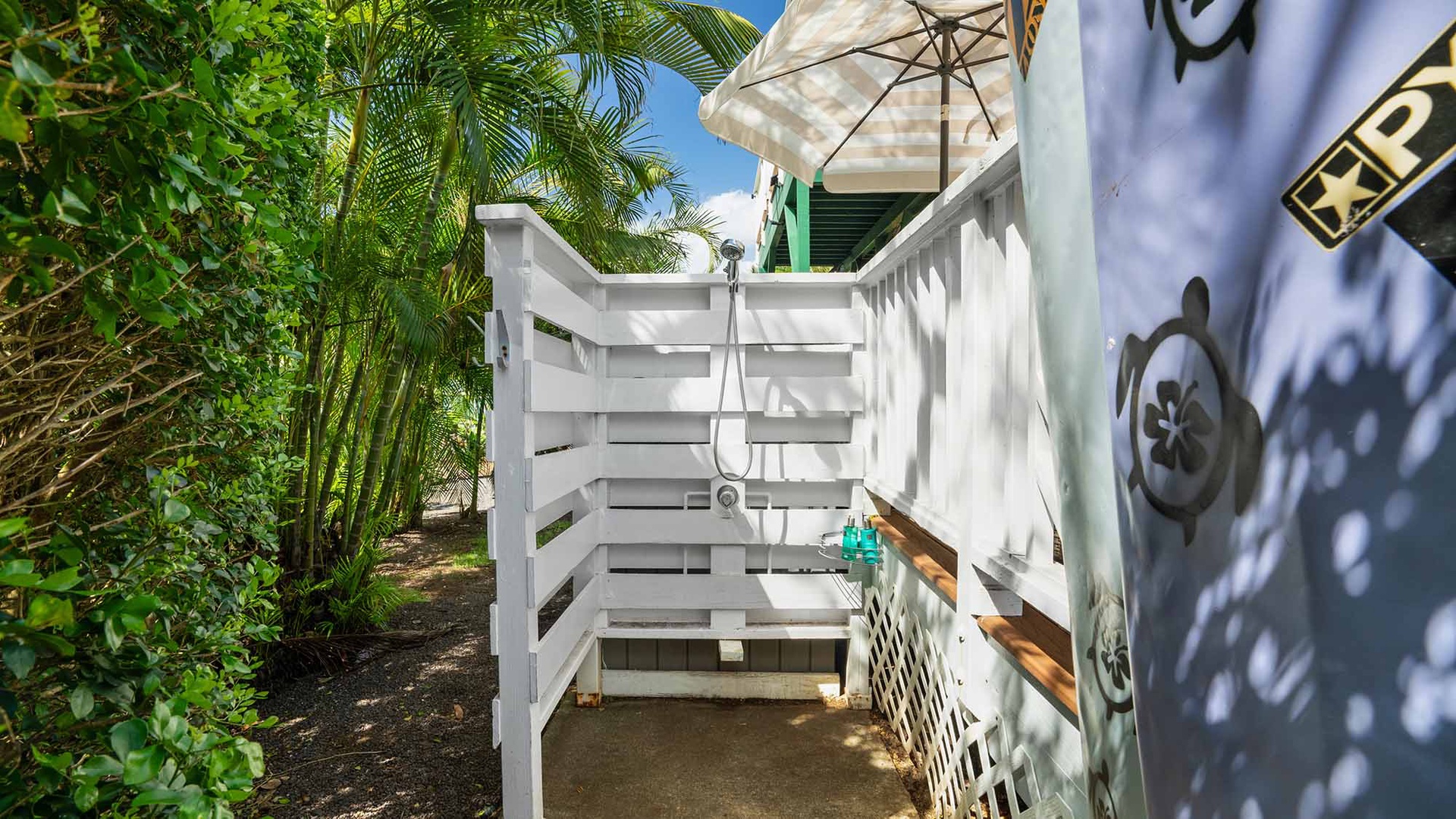 Brennecke Beach Bungalow - Tropical Outdoor Shower - Parrish Kauai