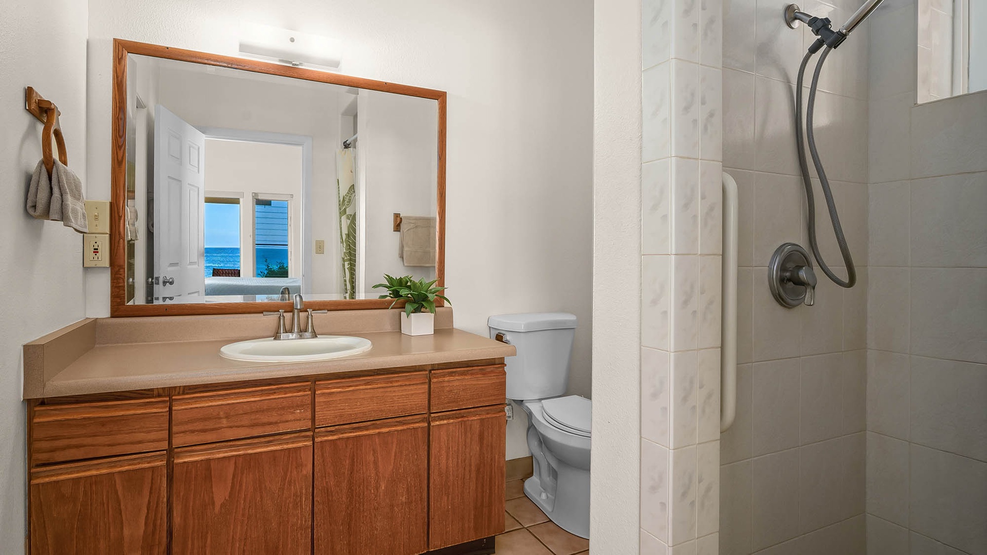 Ka Hale Kai - Ohana Suite Bath - Parrish Kauai