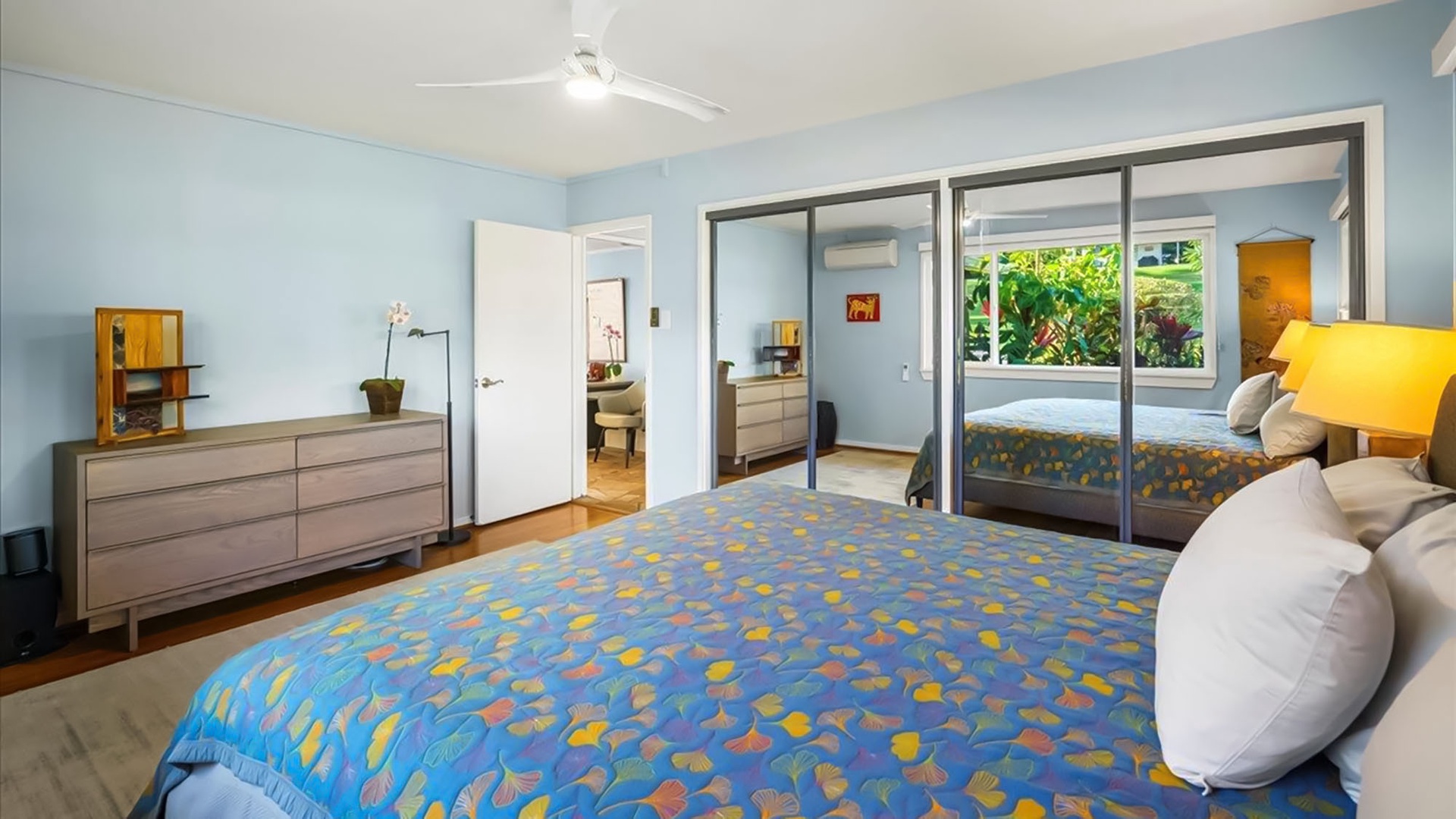 Drift off to sleep in this bright, airy bedroom with tropical garden views and gentle ceiling fan breezes keeping you comfortable all night.